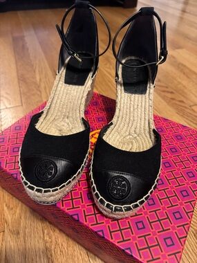 Tory Burch Color Block black wedge espadrille in size 9